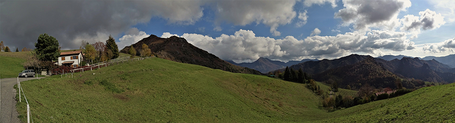 Vista panoramica dalla Forcella di Spettino verso Monte Gioco a sx